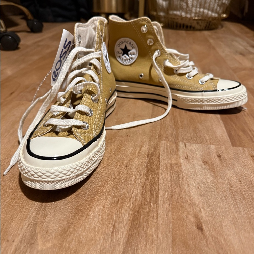 Converse High-Tops in Yellow/Gold
